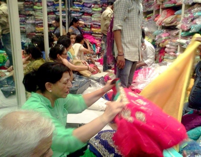 shops in chandni chowk for gowns