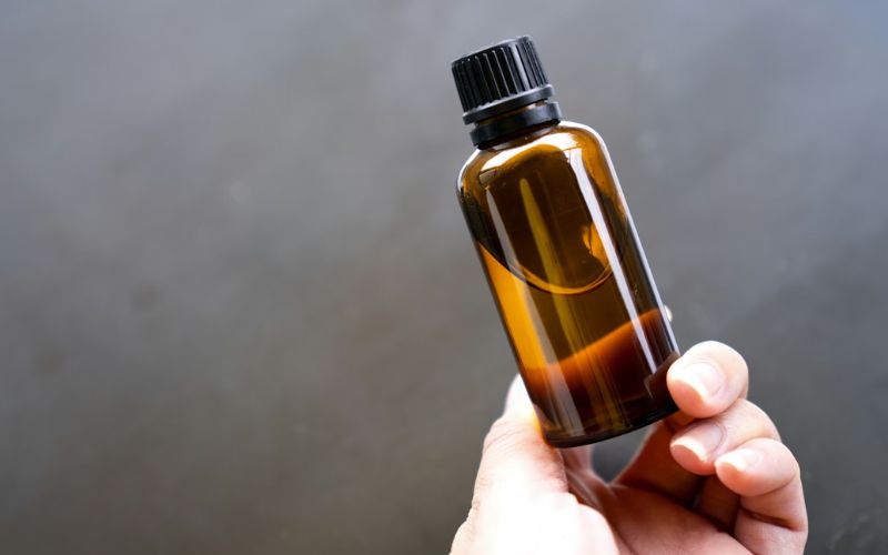 Step-by-step use Batana oil for hair (Image by Unsplash)