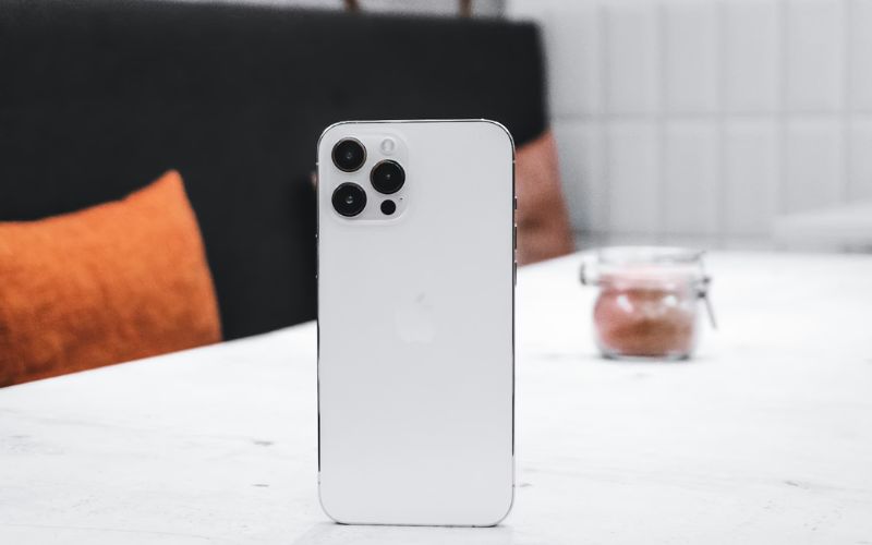 Step-by-step to apply online to get free iPhone 11 Pro Max (Image by Unslash)