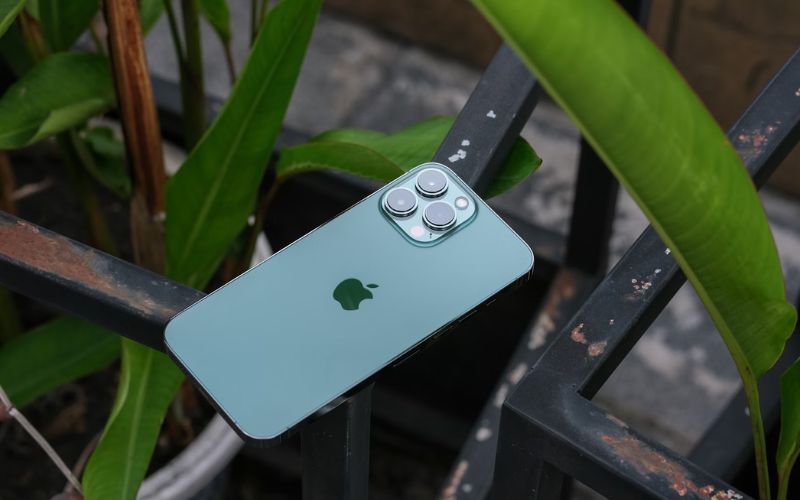 Lifeline helps low-income households afford phone service (Image by Unsplash)