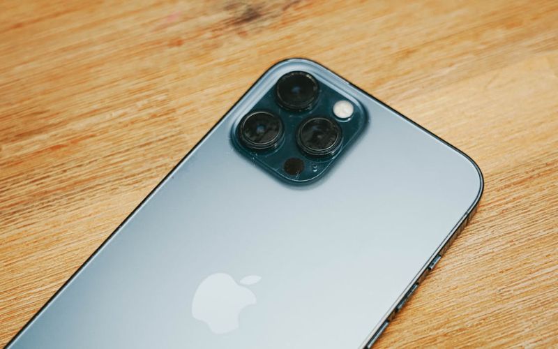 free-government-phone-iphone-13 1