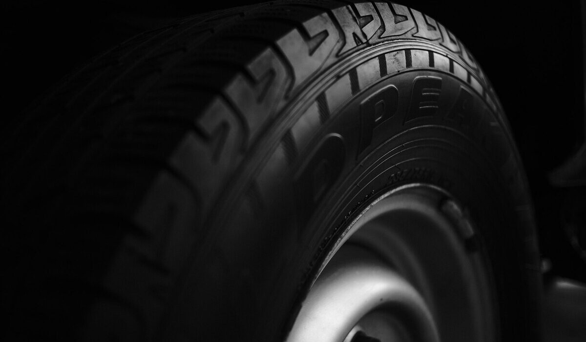 how to check tire pressure