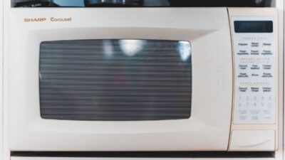 how to clean a microwave