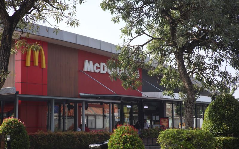 what time does mcdonald's stop serving breakfast