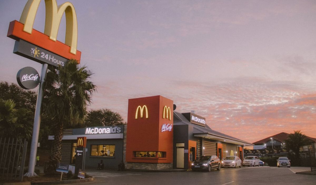 what time does mcdonald's stop serving breakfast
