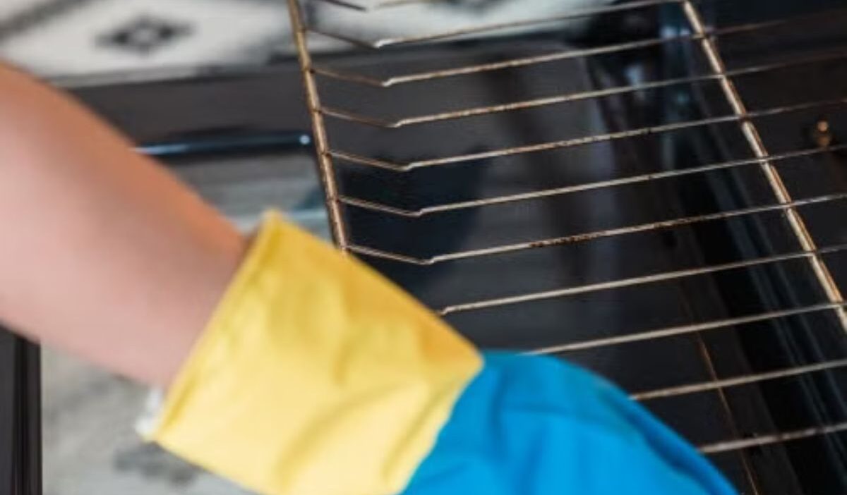 how to clean an oven