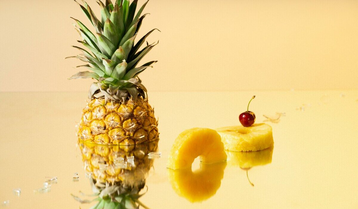how to cut a pineapple