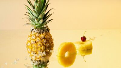 how to cut a pineapple