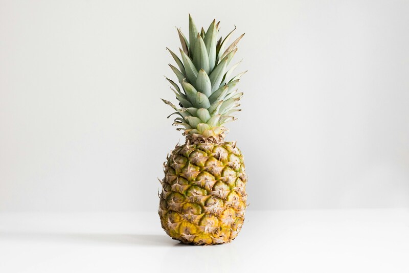 How to cut a pineapple correctly?